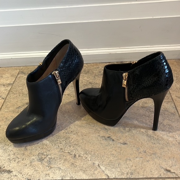 Michael Kors black booties - Picture 4 of 7